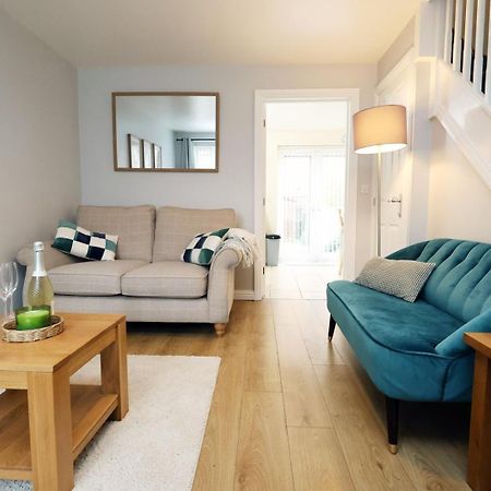 Relaxing 2-Bed Coastal Escape In Port Talbot Lägenhet Exteriör bild