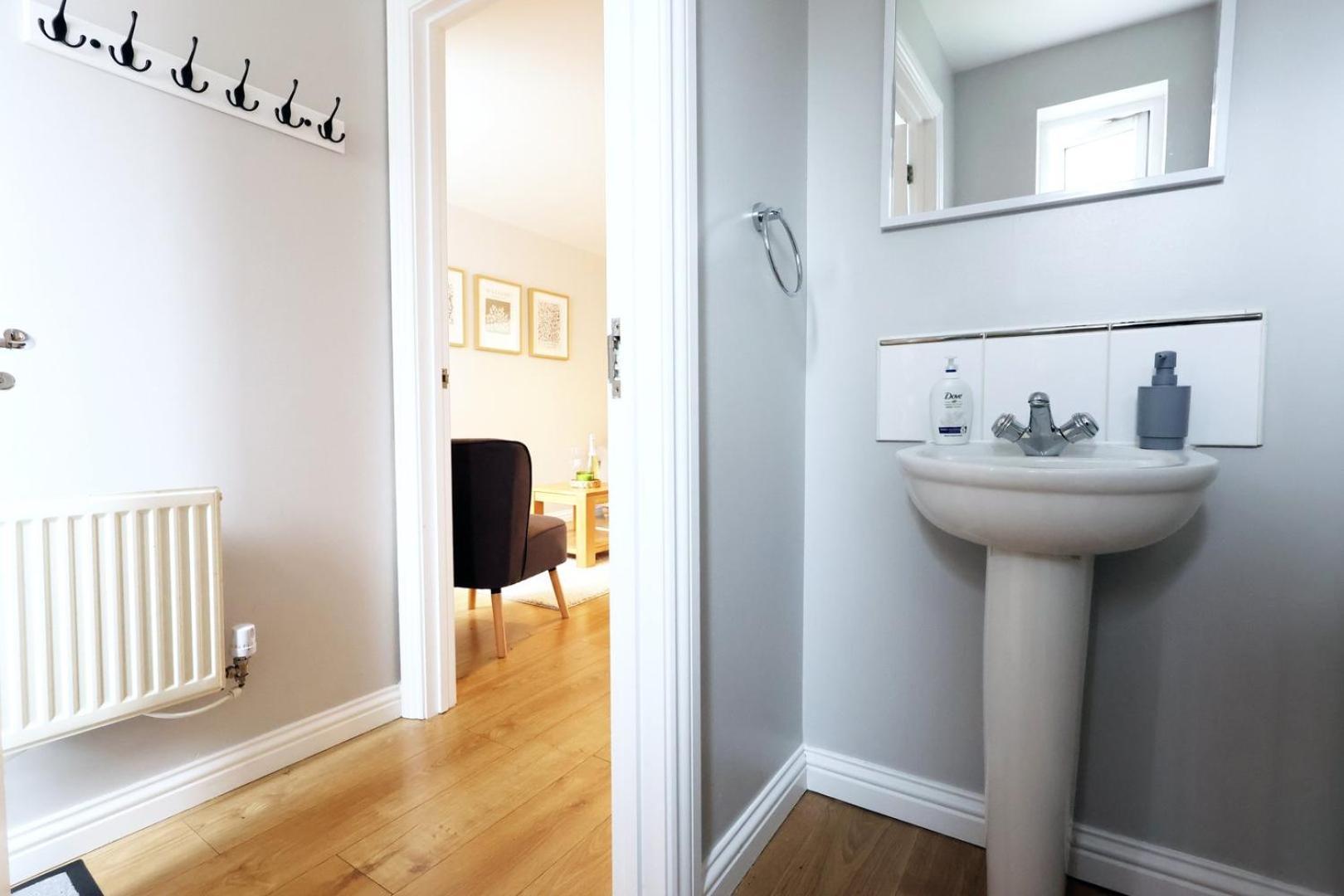 Relaxing 2-Bed Coastal Escape In Port Talbot Lägenhet Exteriör bild
