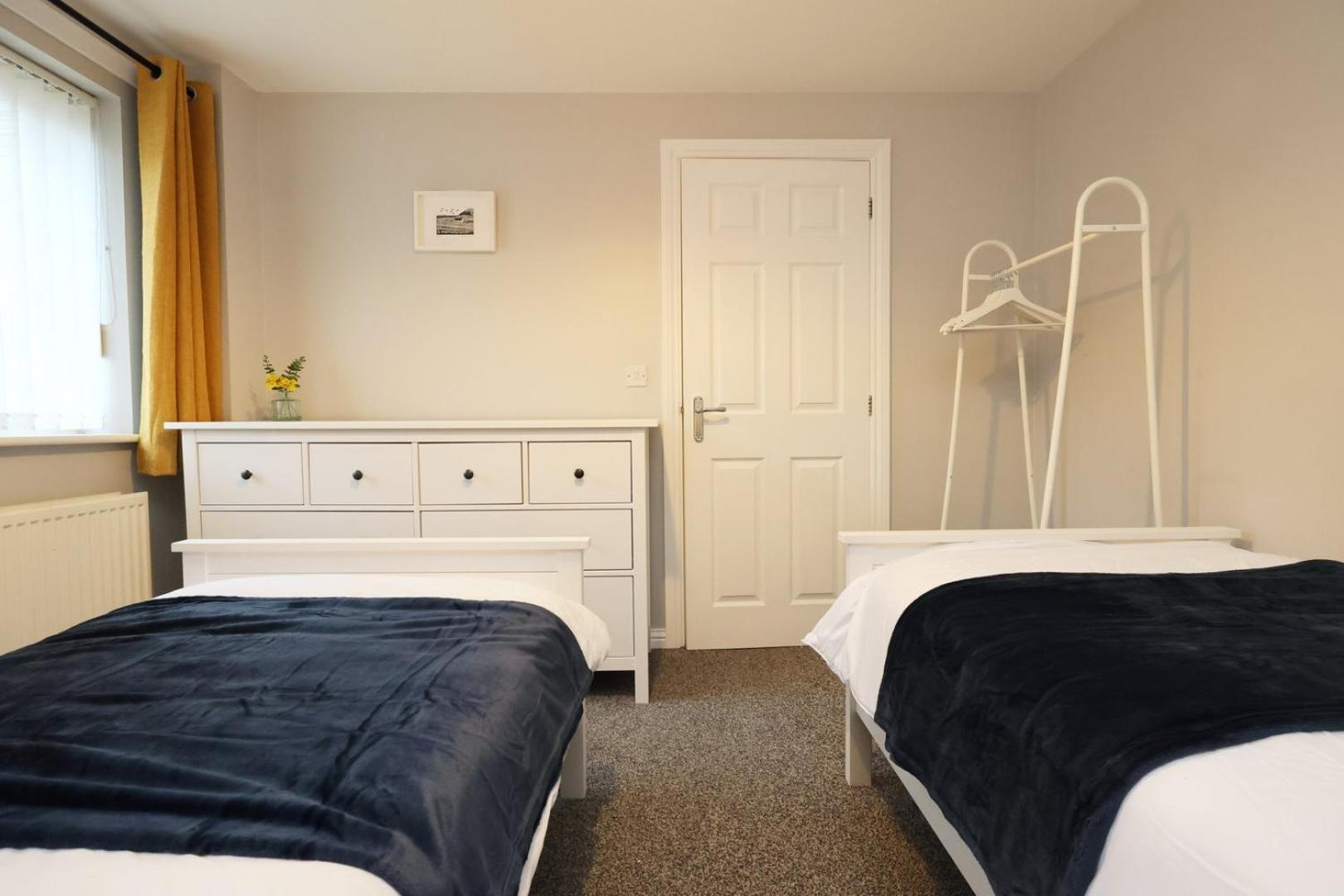 Relaxing 2-Bed Coastal Escape In Port Talbot Lägenhet Exteriör bild